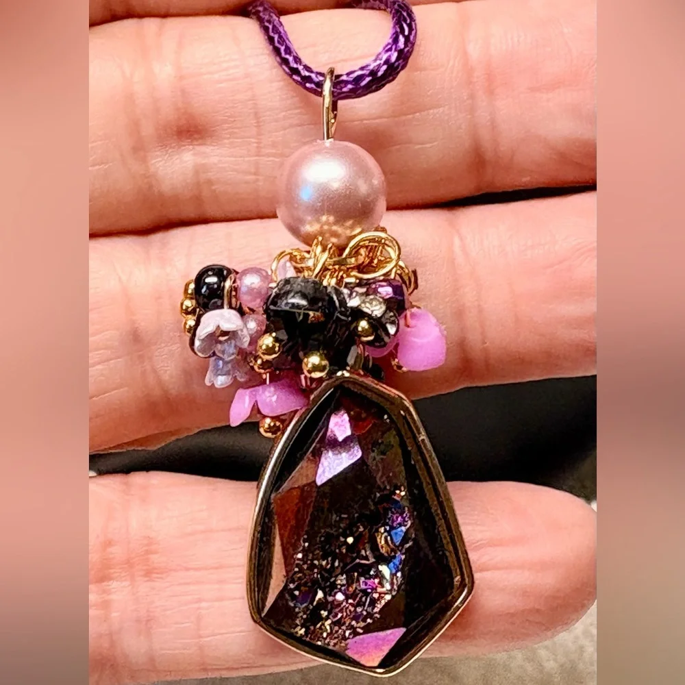 💜Elegant  PURPLE titanium resin druzy and Gold Pendant Necklace - Picture 4 of 9